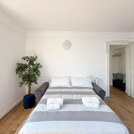 Peroni - View House *