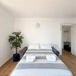 Peroni - View House *